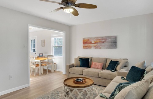 Rehoboth Beach Cottage | New! Cozy Beach Cottage with King Bed & Large Patio