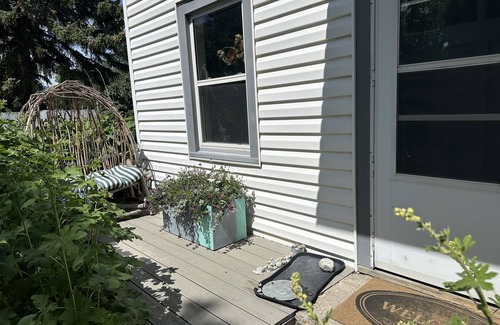 Livingston Cottage | Ideal Cottage Steps from Yellowstone River with Kitchen
