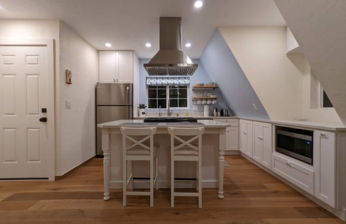 Longview Cottage | Charming New Cozy Cottage in the Heart of the Pacific Northwest