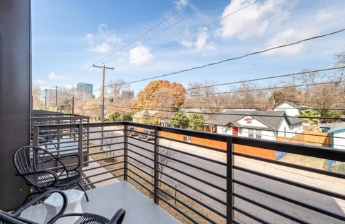 East Cesar Chavez Condo | Modern Downtown East Austin Condo with Pool & Spa Access