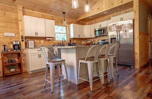 North Haverhill Cabin | Cozy Log Cabin with King Bed and Ocean View in White Mountains