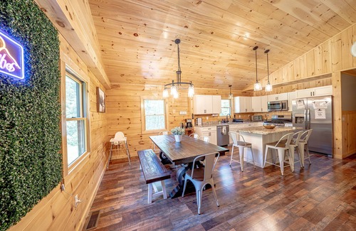 North Haverhill Cabin | Cozy Log Cabin with King Bed and Ocean View in White Mountains
