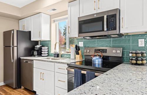 Roseville Apartment | Cozy Roseville Lower Flat: Perfect for Families and Pets