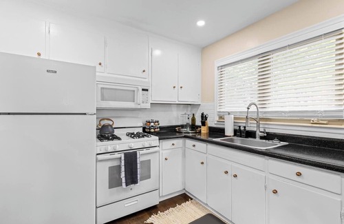 Roseville House | Discover a Cozy Mid Century Modern Oasis for Families