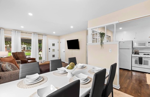 Roseville House | Discover a Cozy Mid Century Modern Oasis for Families