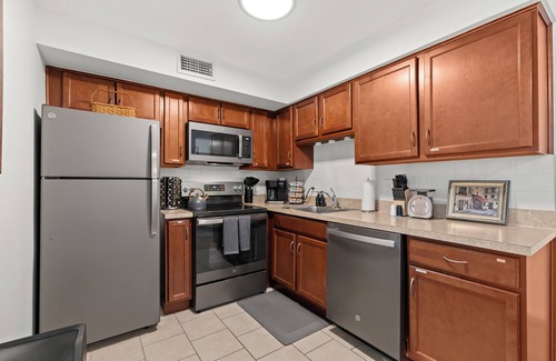 Drayton Plains Apartment | Comfortable 1BR Flat - Pet Friendly near Downtown Royal Oak