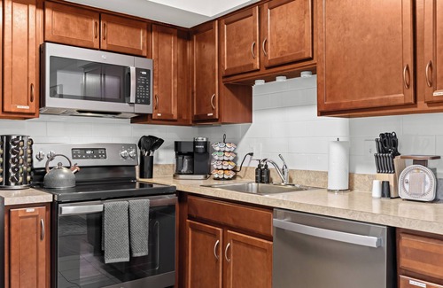 Drayton Plains Apartment | Comfortable 1BR Flat - Pet Friendly near Downtown Royal Oak
