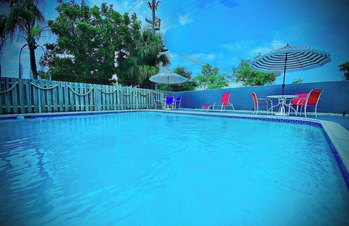 Deerfield Beach House | Inviting XL Studio with Pool, Just 5 Minutes from Beach