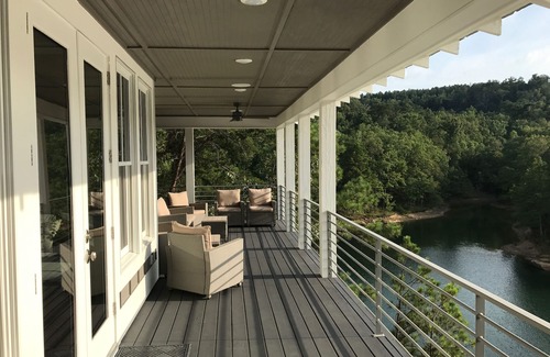Arley House | Idyllic Lakefront Retreat at Smith Lake with Pool & Breakfast
