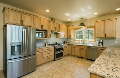 Columbine Lake House | Experience Amazing Views and Relaxation with a Hot Tub