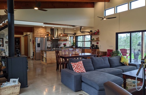 Eugene House | Modern PNW Home Near Hayward Field - 10/10 Guest Rating