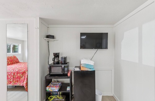 Monticello Apartment | NEW! Dave's Last Resort Lakeside-Comfy Cabin 5
