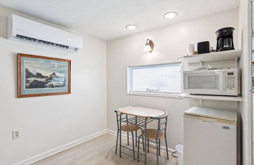 Monticello Apartment | NEW! Dave's Last Resort Poolside-Comforting Cabin 2