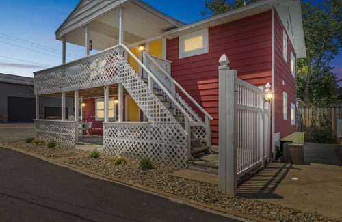 Monticello Apartment | NEW! Dave's Last Resort Poolside-Comforting Cabin 2