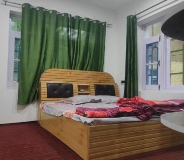 Gulmarg Hotel | Discover New Delight Hotel: Pet Friendly with Ocean Views
