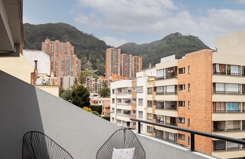Financial District Apartment | Stylish Penthouse Stay with Breakfast & Family-Friendly Perks