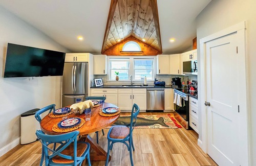Gloucester Apartment | New Design - Walk to DNTN, Beauport, Beach, Train
