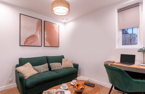 Strasbourg -Saint-Denis Apartment | Modern Designer Flat for Families | 4-Star Comfort