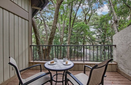 Fernandina Beach Condo | Relaxing Getaway: Poolside Retreat Near Beach & Golf