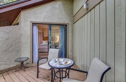 Fernandina Beach Condo | Relaxing Getaway: Poolside Retreat Near Beach & Golf