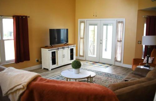 Ridgewood Lakes House | Sunny Escape: Private Pool & TV Minutes from Disney!