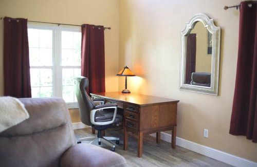 Ridgewood Lakes House | Sunny Escape: Private Pool & TV Minutes from Disney!