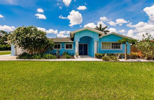 Fort Myers House | Family-Friendly Dock Canal Home with Pool & Gulf Access