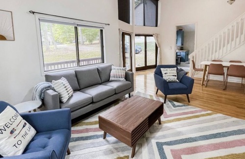 Locust Grove Cottage | *NEW* Dog-friendly Cottage with Lake/Beach Access