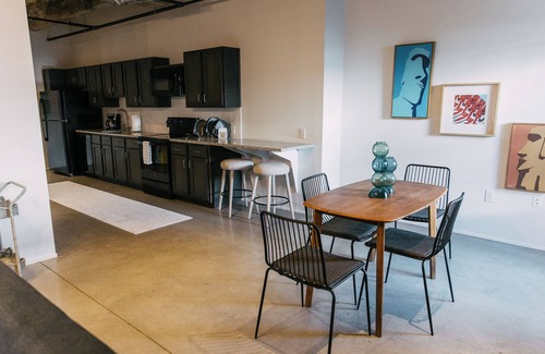 Downtown Memphis Apartment | NEW Downtown Apartment - Parking Included, Walk to Orpheum, Forum, and Beale!