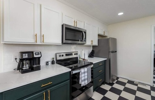 Bluff City House | Guest Rated 10/10: Dragster Dream House with Game Room