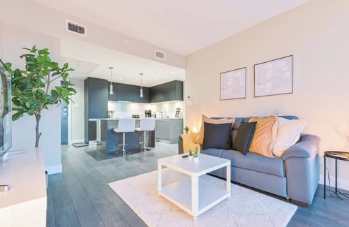 Victoria Park Condo | Scenic DT Views | Convenient UG Parking Near Saddledome