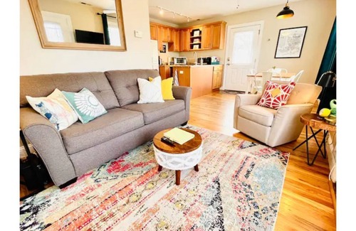 Westwood Place Cottage | Stylish East West Nest: Walkable Stay with Kitchen & Pets