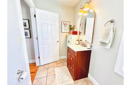Westwood Place Cottage | Stylish East West Nest: Walkable Stay with Kitchen & Pets