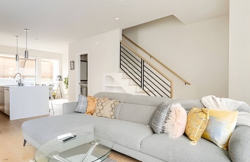 Eastlake House | NEW Eastlake 4B3BT 1M Home Views - Sleeps 10