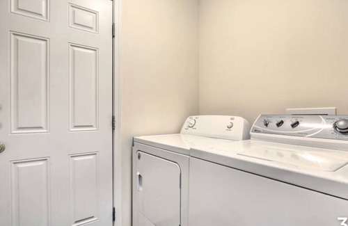 Summit Station House | NEW Elegant Home w/ Themed Rooms