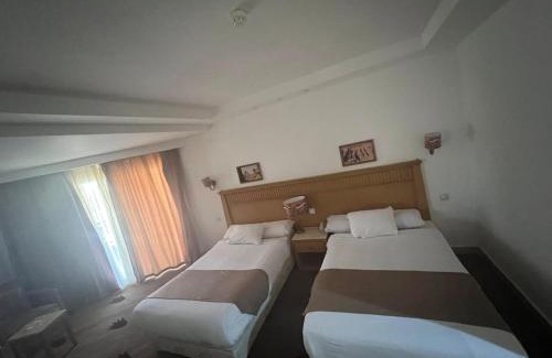 Wadi El Natrun Hotel | Discover New Elite Pyramids View Hotel with Hot Tub Access