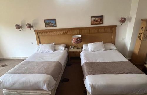 Wadi El Natrun Hotel | Discover New Elite Pyramids View Hotel with Hot Tub Access