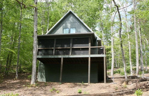 Jasper House | NEW Emerald Hideaway on Smith Lake -4 BED, 3.5 BATH w/Fire Pit, Kayaks + More!