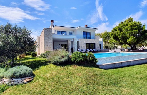 Liznjan Villa | Discover Villa Marlera: Oceanfront Escape with Infinity Pool