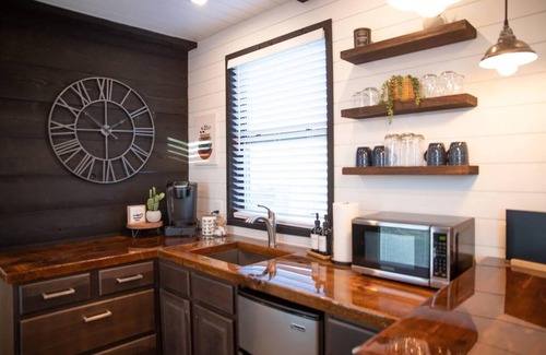 Alpine House | Beautiful New Endless Sunsets Home for Family Getaways