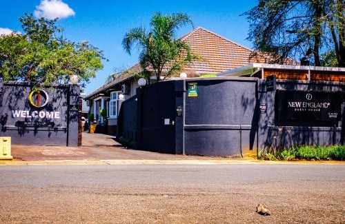 Scottsville Bed & Breakfast | Budget-Friendly New England Guest House with Pool Access