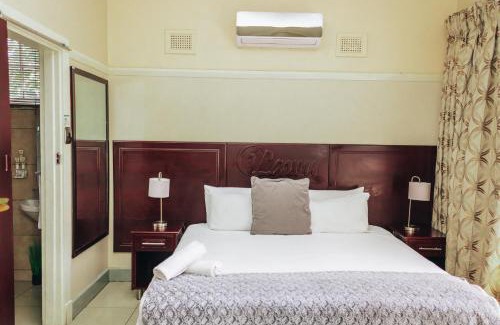 Scottsville Bed & Breakfast | Budget-Friendly New England Guest House with Pool Access