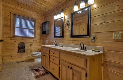 Ridgeline Vistas Cabin | Discover a Pet-Friendly Cottage with Firepit Awaits You