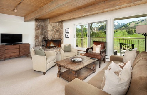 Aspen Condo | Panoramic Views and Family-Friendly Comfort in Aspen Condo