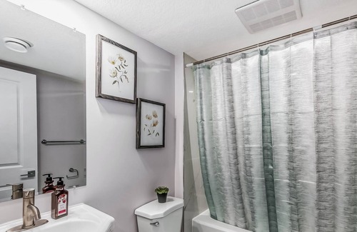 Southwest Edmonton House | Modern Guest Suite in Southwest Edmonton for Family Adventures