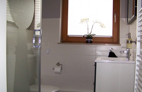 Wolzig Apartment | Modern Apartment Near Wolziger See with Pool & Breakfast