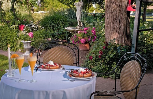 Grandview Cottage | Inviting Rose Suite B&B: Guest Rated 9.8 with Spa & Hot Tub