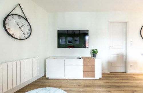 La Glaciere Apartment | Bright New F5 Neuf Hotel Near Michelin Headquarters