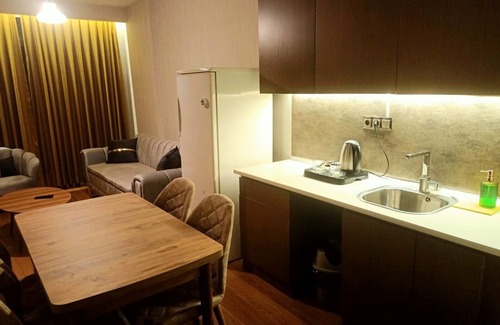 Pendik Apartment | Stylish New Falcon Palas: Pet-Friendly with Spa Access
