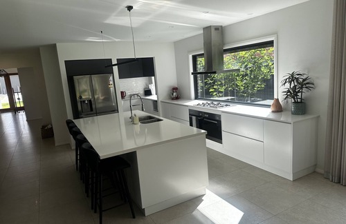 Bundalong House | Ideal Family Holiday Home by the River with Great Amenities